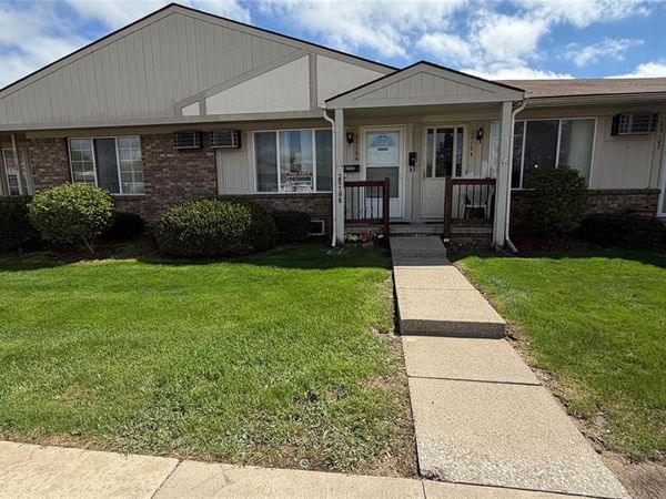 25106 Franklin Terrace, South Lyon, MI 48178
