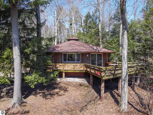 10829 Shore Drive N, Northport, MI 49670