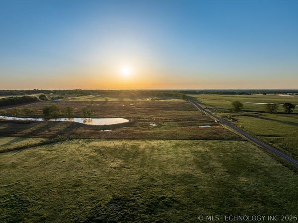 4 N 300 Road , Okmulgee, OK 74447