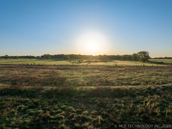 7 N 300 Road , Okmulgee, OK 74447