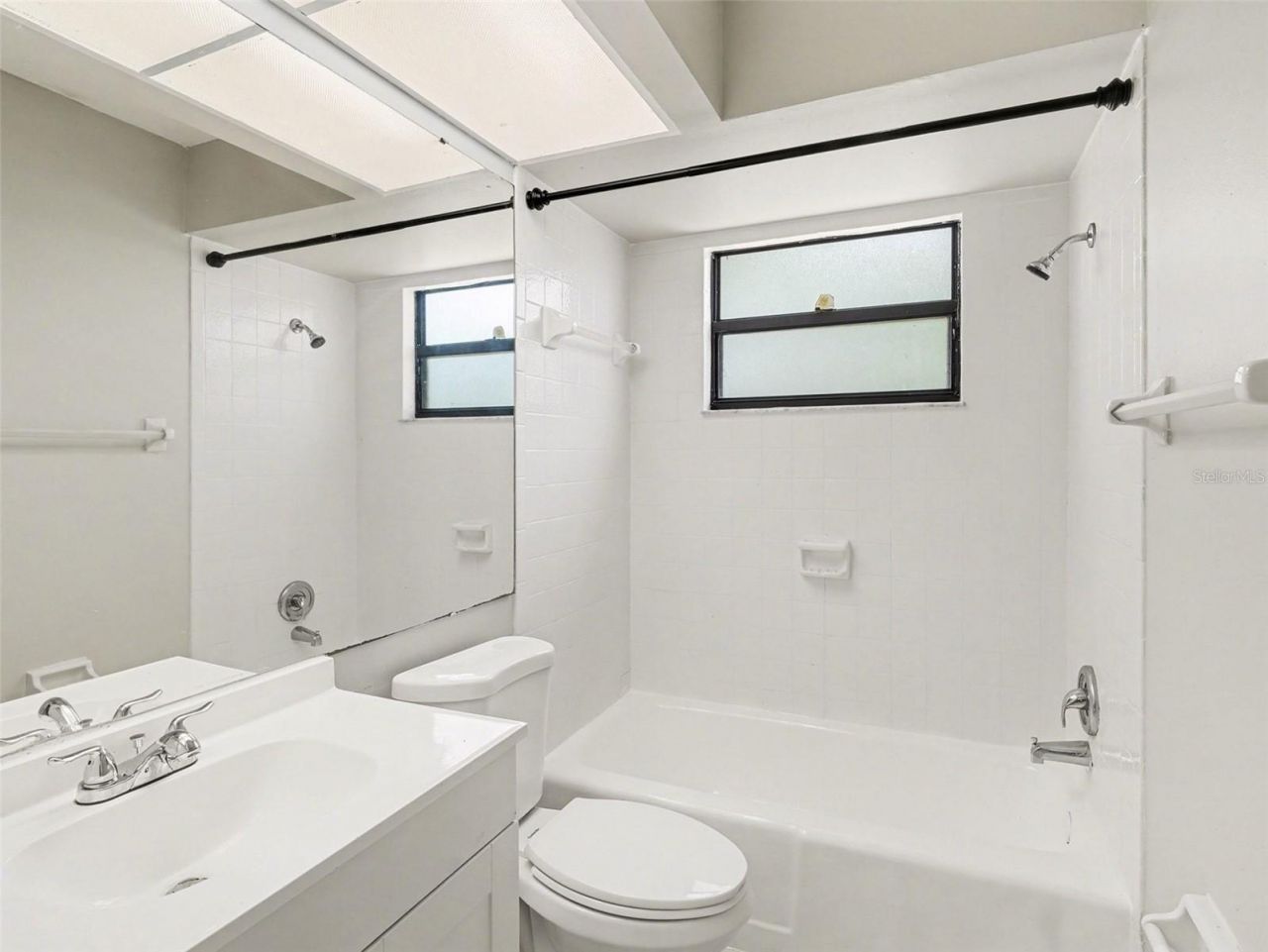 8211 Country Oaks Court, Sarasota, FL 34243 Photo