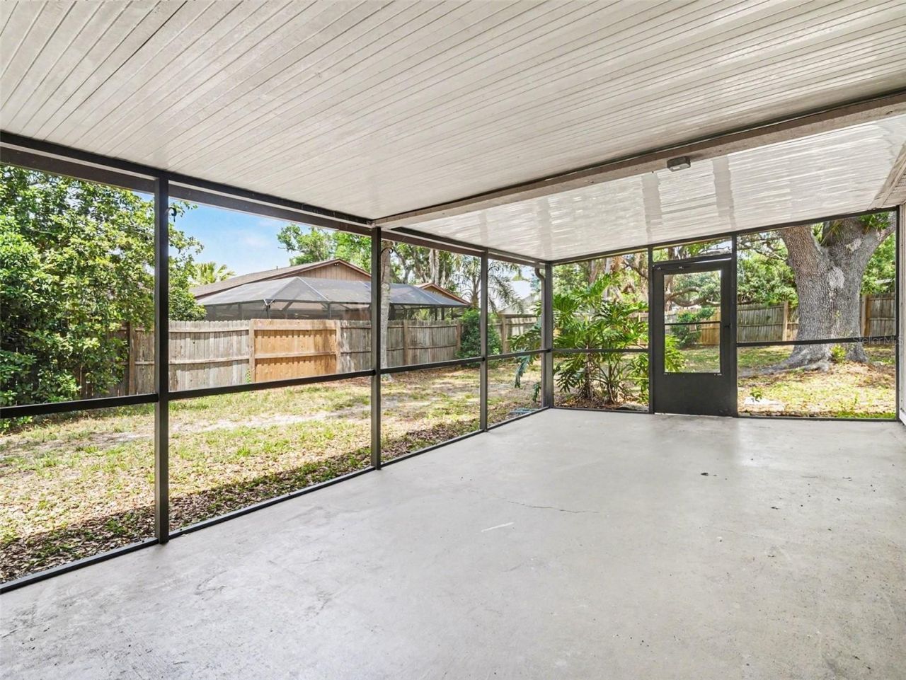 8211 Country Oaks Court, Sarasota, FL 34243 Photo