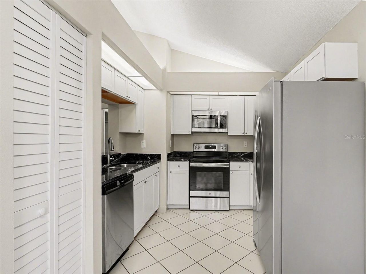 8211 Country Oaks Court, Sarasota, FL 34243 Photo