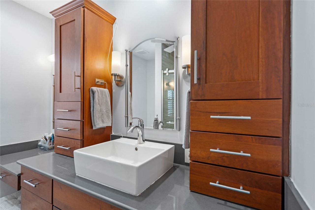 1092 Sanabel Court Ne, Saint Petersburg, FL 33702 Photo