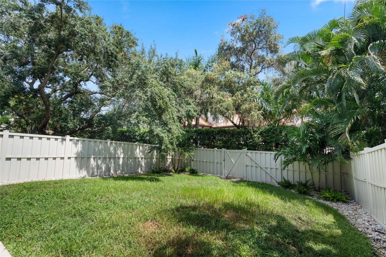1092 Sanabel Court Ne, Saint Petersburg, FL 33702 Photo