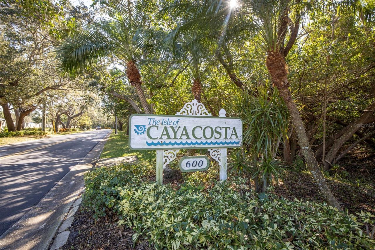 1092 Sanabel Court Ne, Saint Petersburg, FL 33702 Photo