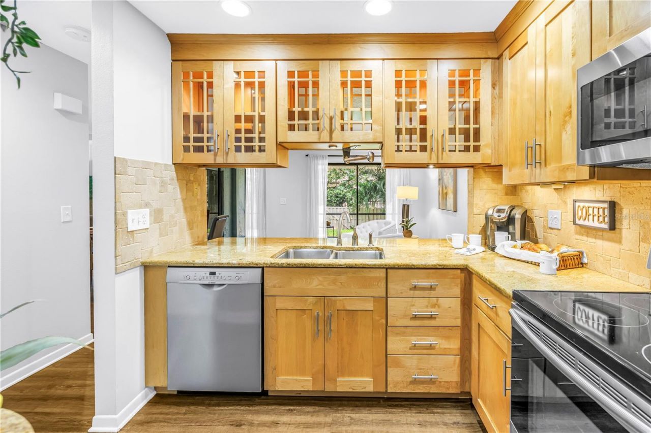 1092 Sanabel Court Ne, Saint Petersburg, FL 33702 Photo