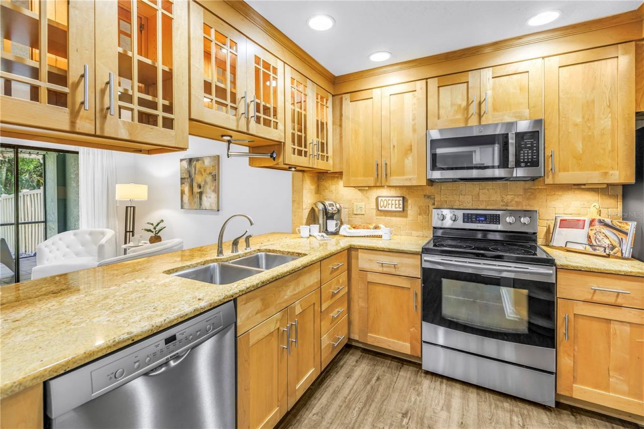 1092 Sanabel Court Ne, Saint Petersburg, FL 33702 Photo