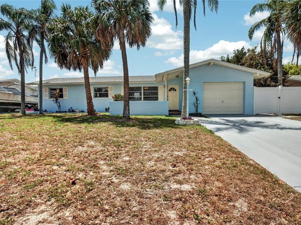 13746 MARTINIQUE DRIVE , SEMINOLE, FL 33776