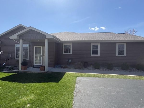 1256 CAMERON CIRCLE, Neenah, WI 54956