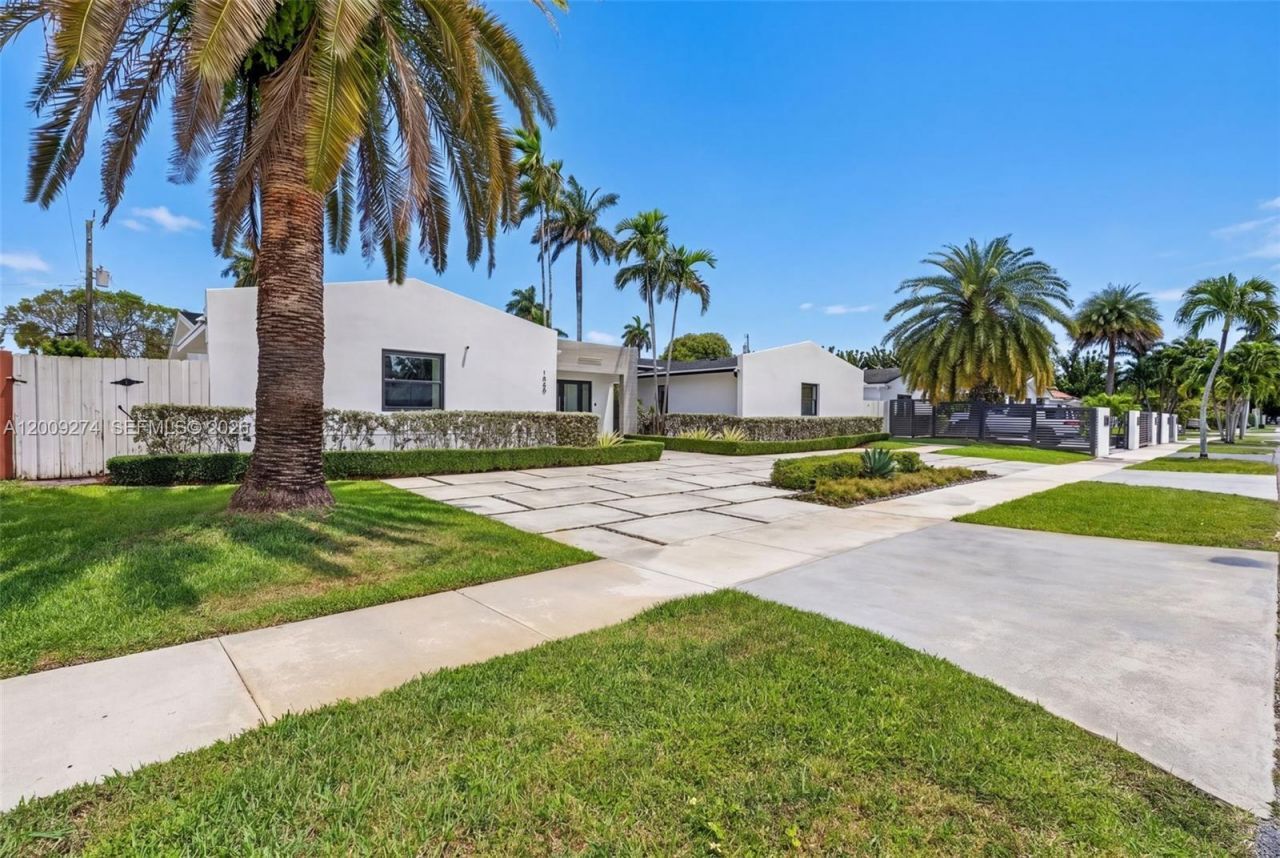 1865 NE 197th Ter , Miami, FL 33179 Photo