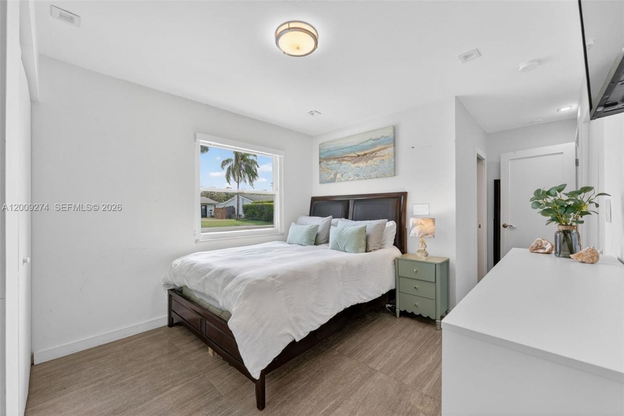 1865 NE 197th Ter , Miami, FL 33179 Photo