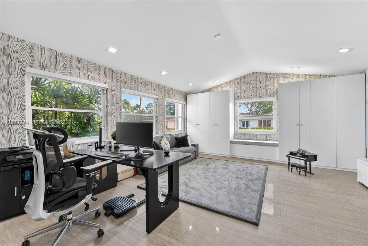 1865 NE 197th Ter , Miami, FL 33179 Photo