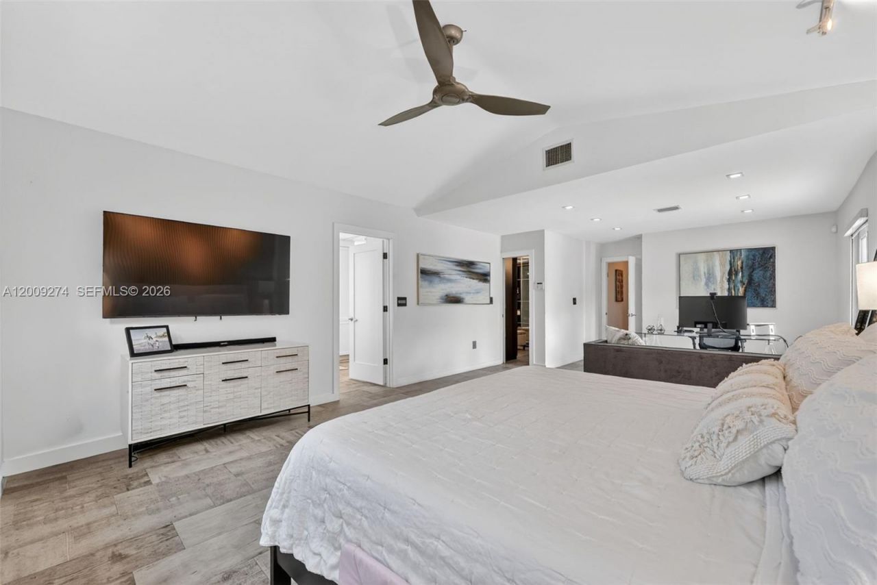 1865 NE 197th Ter , Miami, FL 33179 Photo