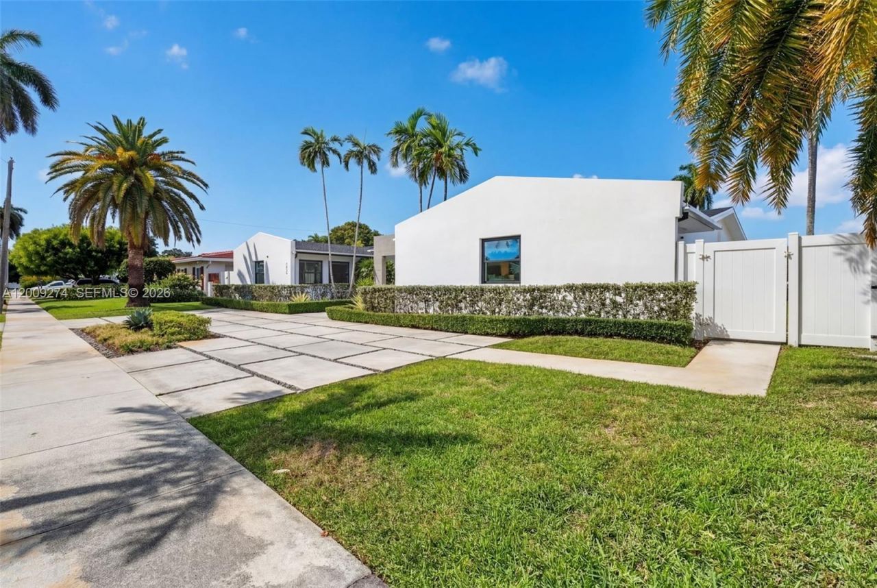1865 NE 197th Ter , Miami, FL 33179 Photo