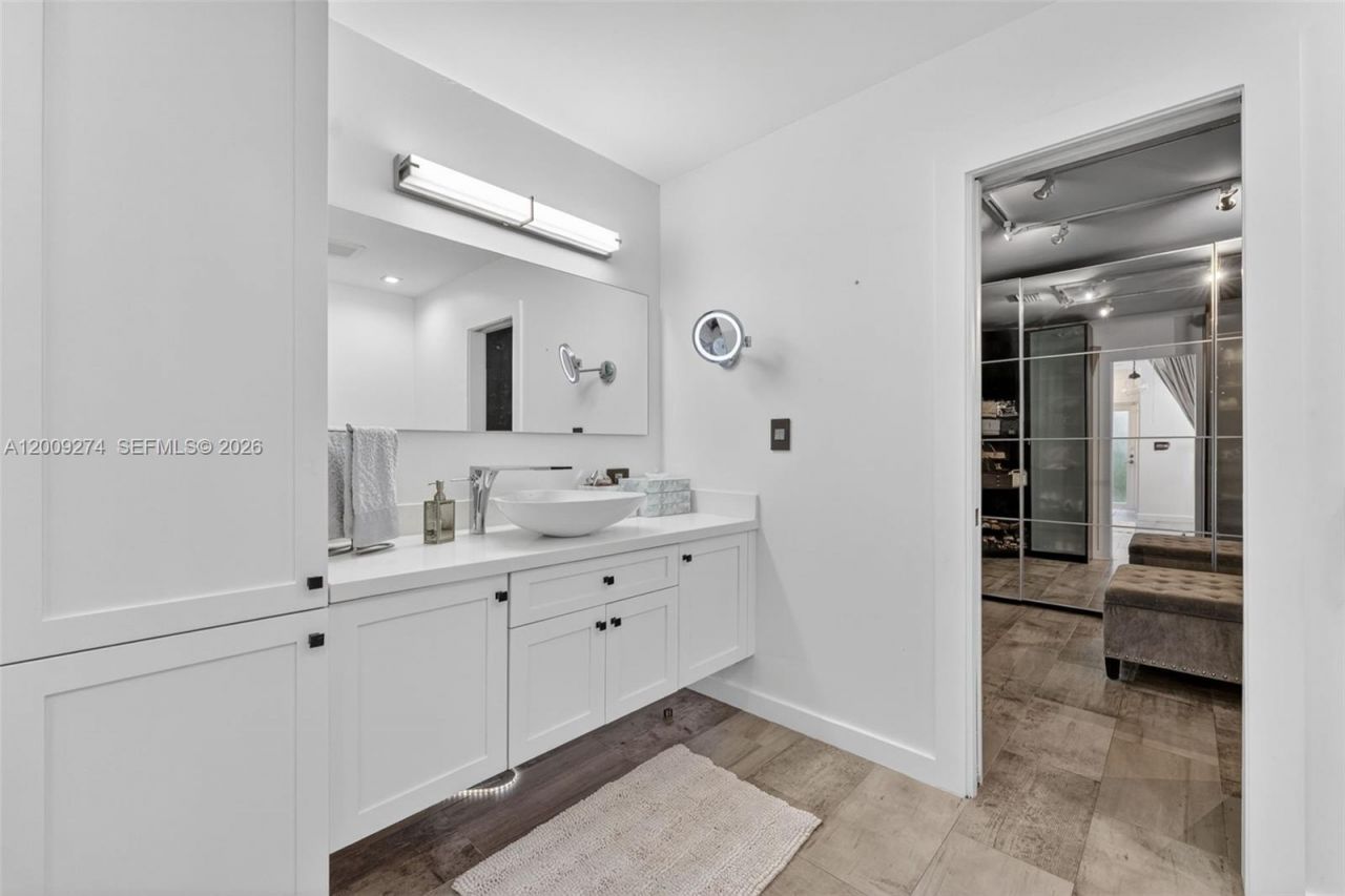 1865 NE 197th Ter , Miami, FL 33179 Photo