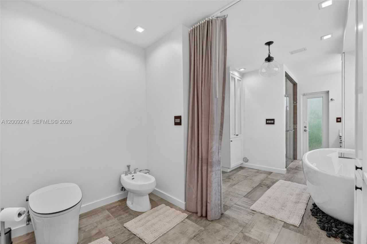 1865 NE 197th Ter , Miami, FL 33179 Photo