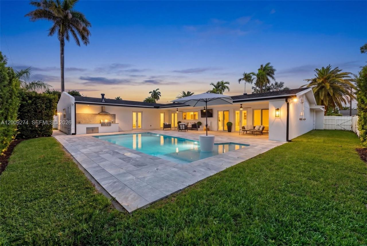1865 NE 197th Ter , Miami, FL 33179 Photo