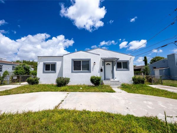 1221 NW 75th St , Miami, FL 33147
