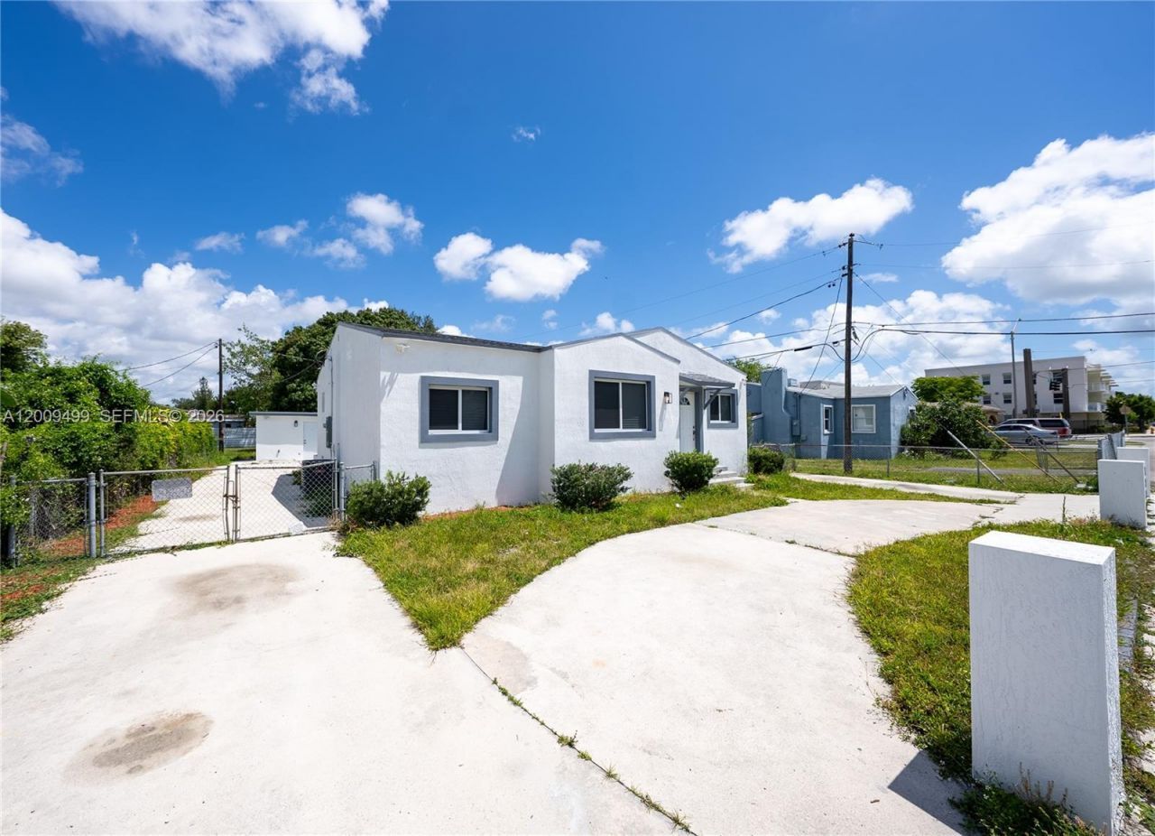 1221 NW 75th St, Miami, FL 33147 Photo