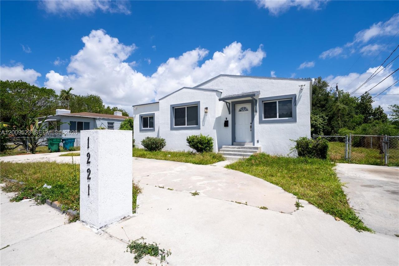 1221 NW 75th St, Miami, FL 33147 Photo