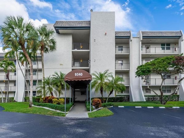 9340 Lagoon Pl , Unit 110, Davie, FL 33324