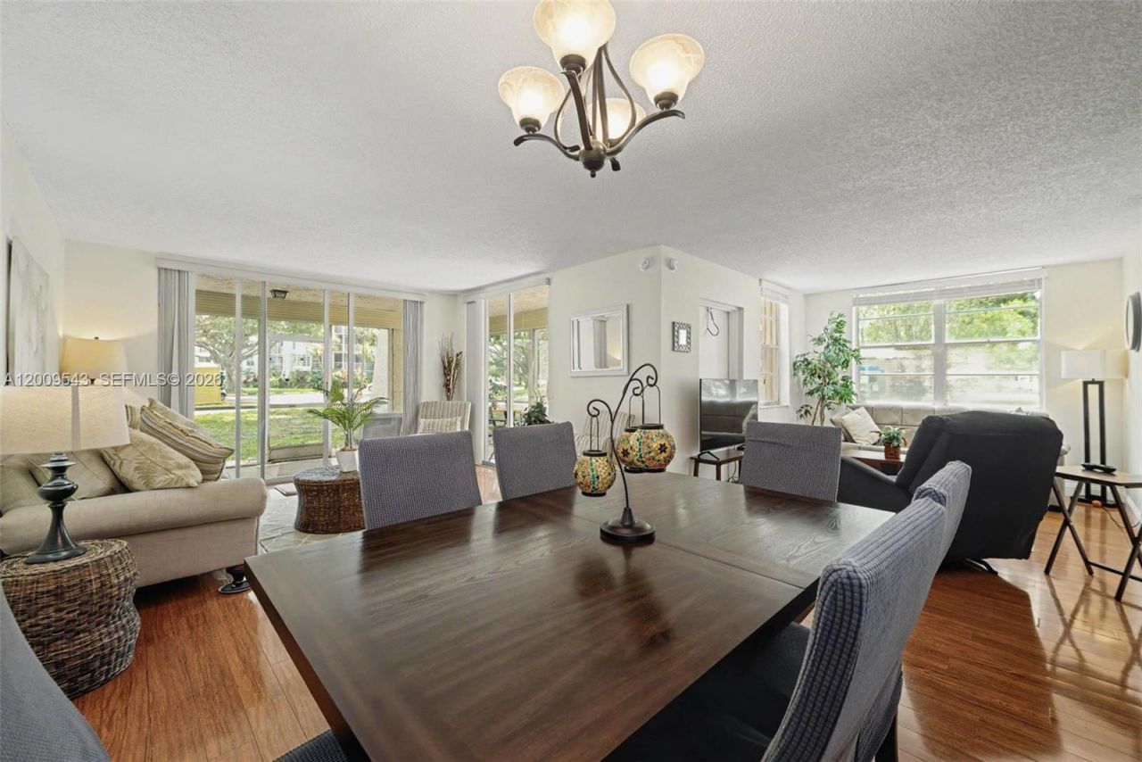 9340 Lagoon Pl , Unit 110, Davie, FL 33324 Photo