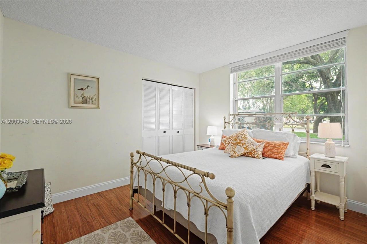 9340 Lagoon Pl , Unit 110, Davie, FL 33324 Photo