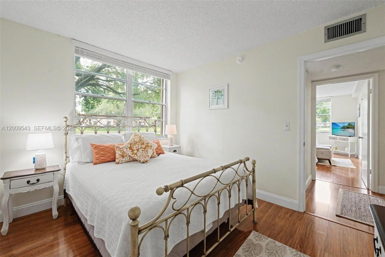 9340 Lagoon Pl , Unit 110, Davie, FL 33324 Photo