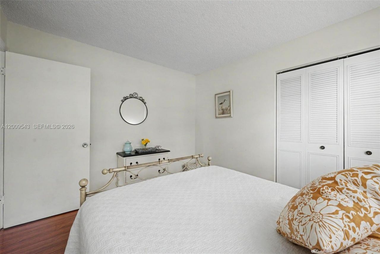 9340 Lagoon Pl , Unit 110, Davie, FL 33324 Photo