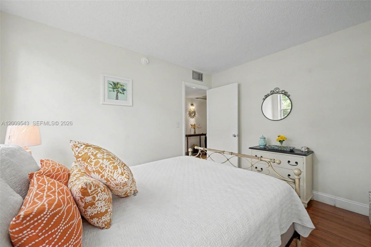9340 Lagoon Pl , Unit 110, Davie, FL 33324 Photo