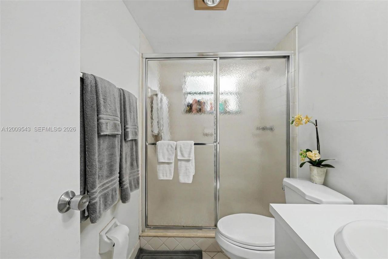 9340 Lagoon Pl , Unit 110, Davie, FL 33324 Photo