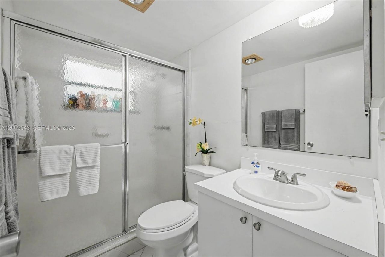 9340 Lagoon Pl , Unit 110, Davie, FL 33324 Photo