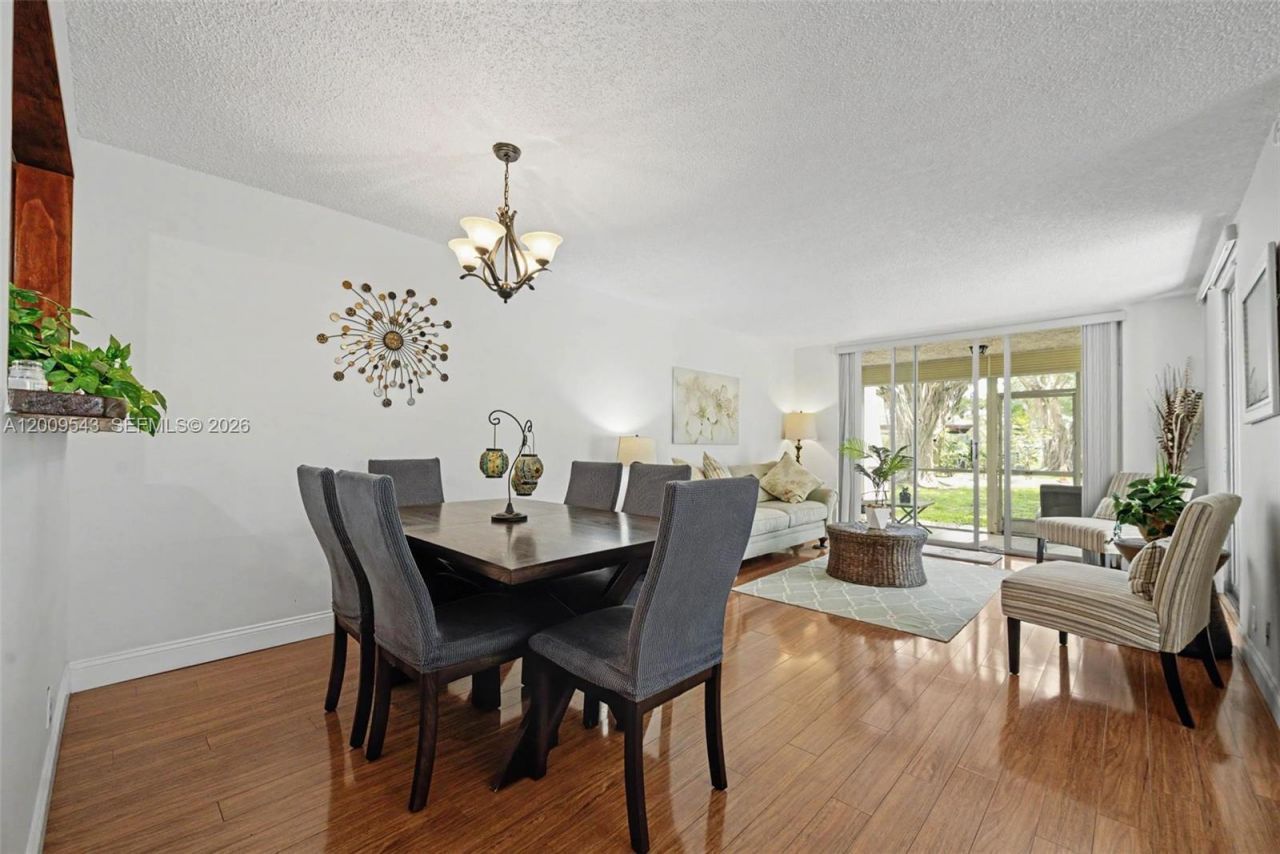 9340 Lagoon Pl , Unit 110, Davie, FL 33324 Photo