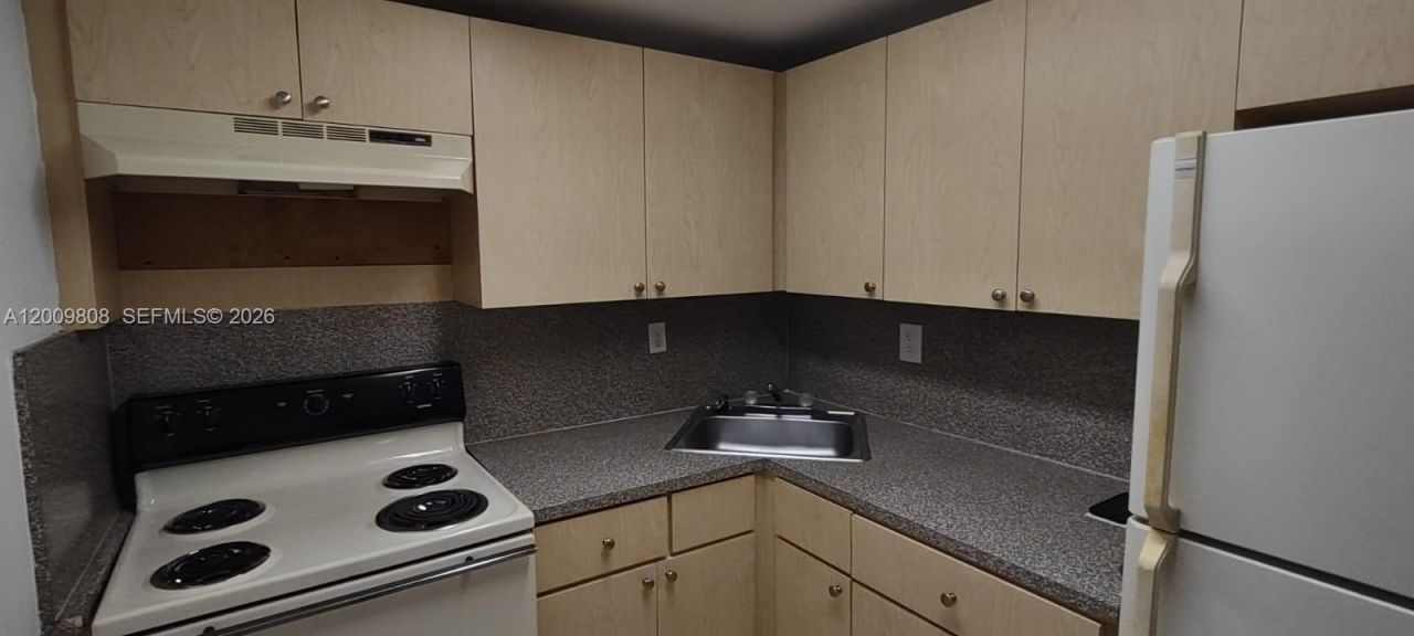 606 W 81st St , Unit 309, Hialeah, FL 33014 Photo