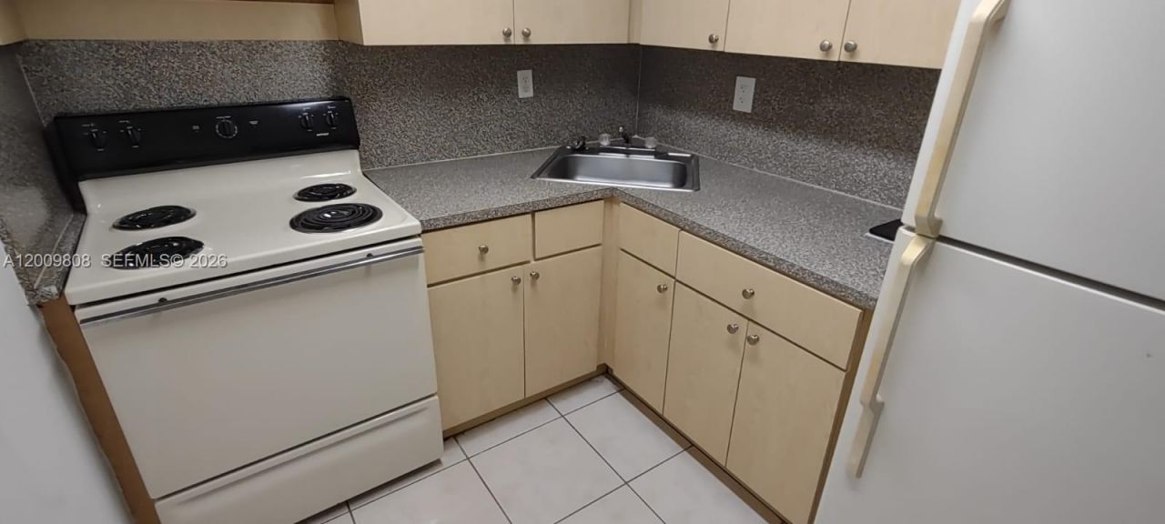 606 W 81st St , Unit 309, Hialeah, FL 33014 Photo