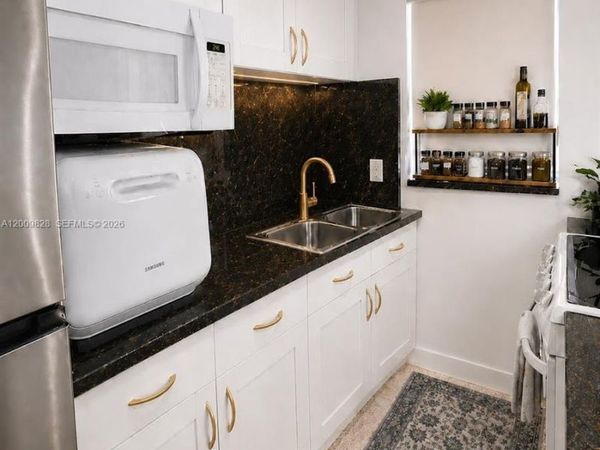 40 Salamanca Ave , Unit 8, Coral Gables, FL 33134