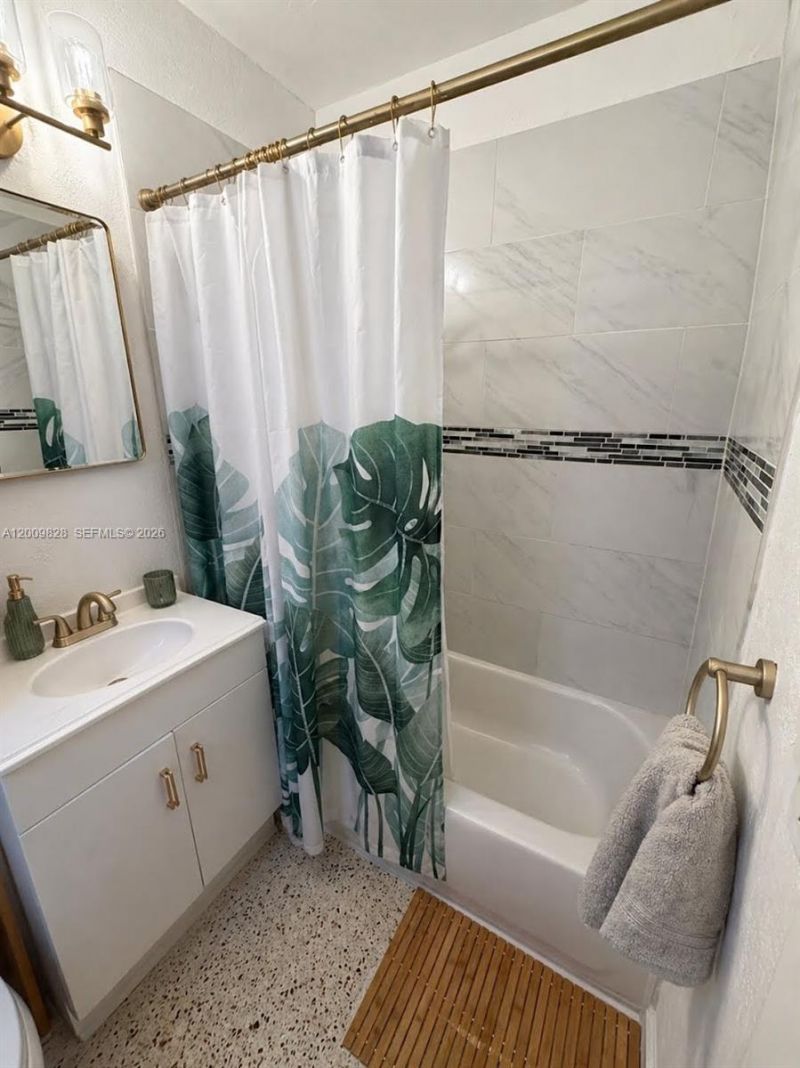 40 Salamanca Ave , Unit 8, Coral Gables, FL 33134 Photo