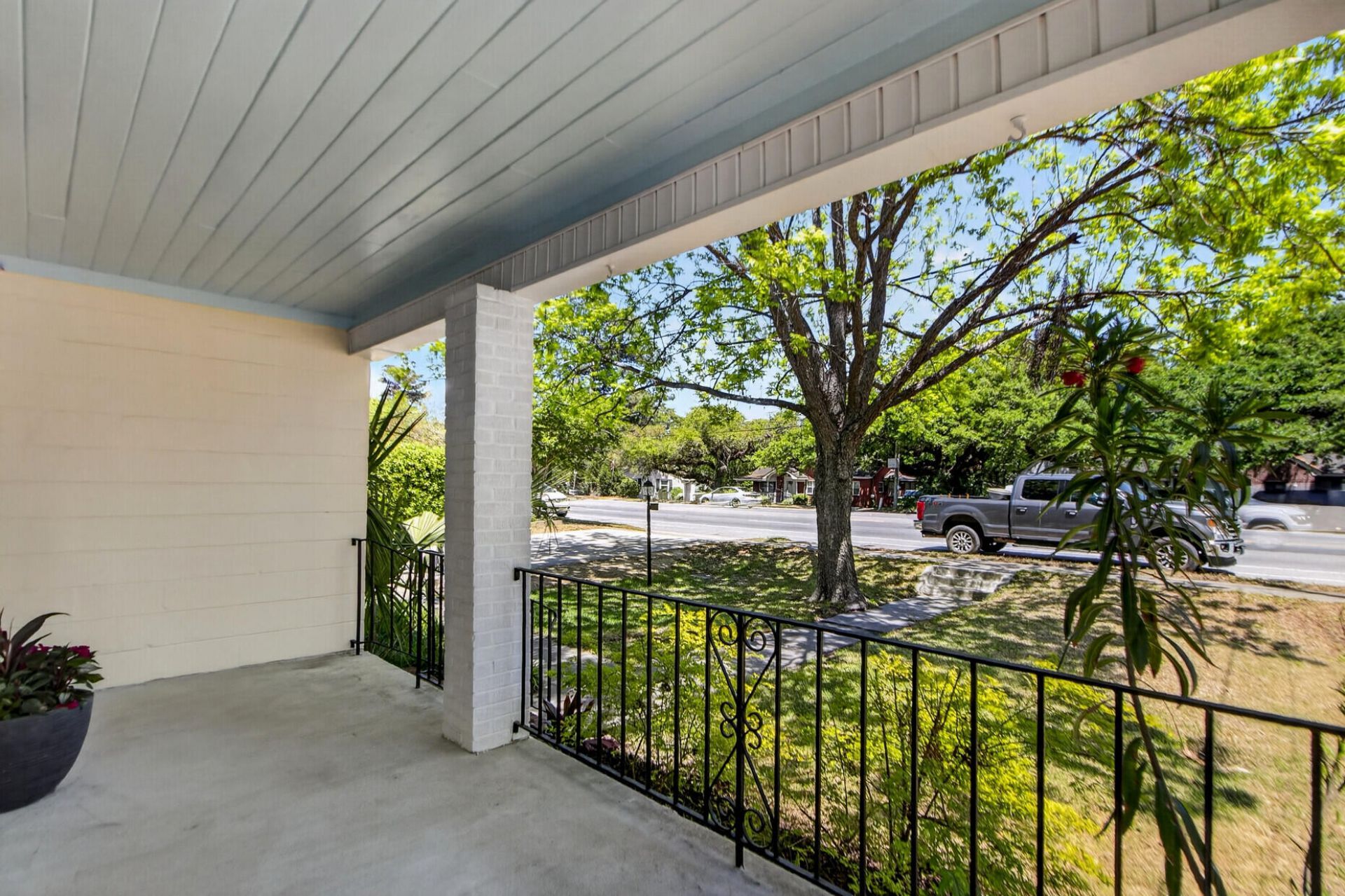 537 Saint Andrews Boulevard Photo 8