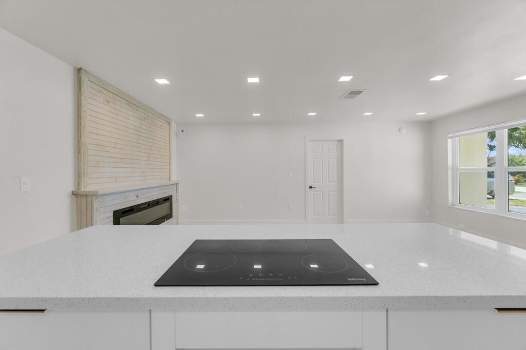 8431 NW 27th Place, Sunrise, FL 33322 Photo