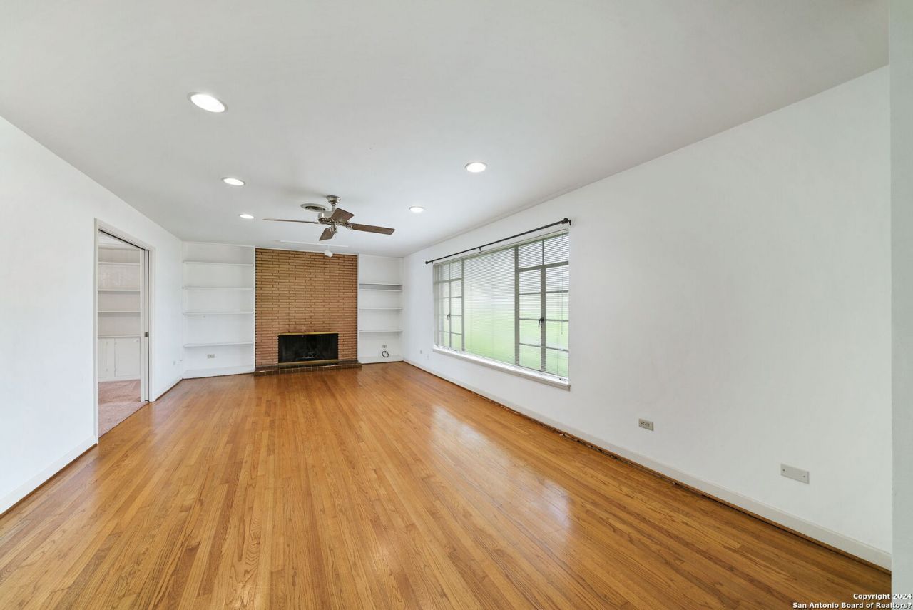 112 Sunway Dr, Hollywood Park, TX 78232 Main Photo