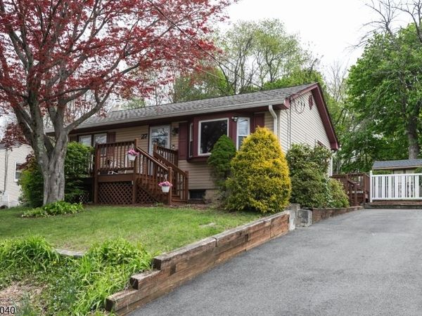27 E Shore Trl, Hardyston, NJ 07460