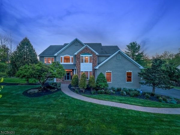 2 Trails End Ct, Westfield, NJ 07090