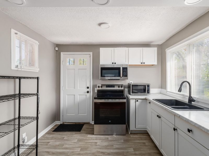 2958 E 11th Avenue, Columbus, OH 43219 Photo 9
