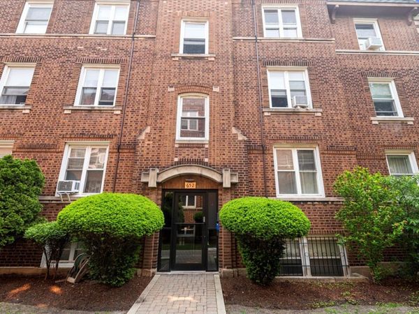 654.5 W Oakdale Avenue , Unit 2W, Chicago, IL 60657