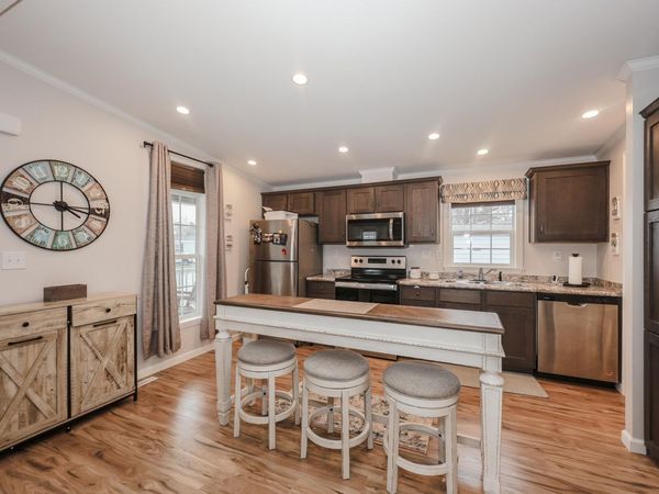 11 Hagop Road, Salem, NH 03073