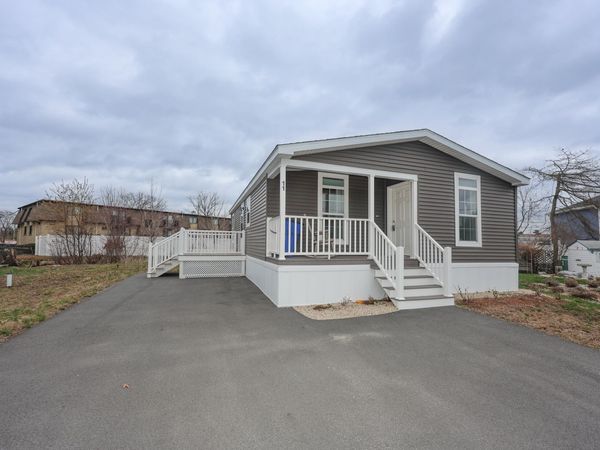 11 Hagop Road, Salem, NH 03073
