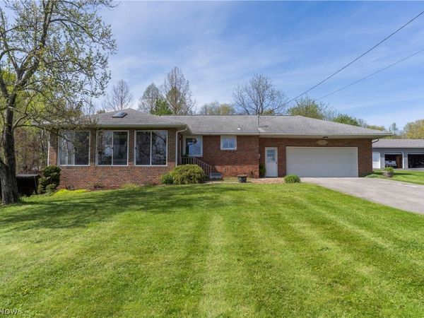 7903 E Liberty Street , Hubbard, OH 44425
