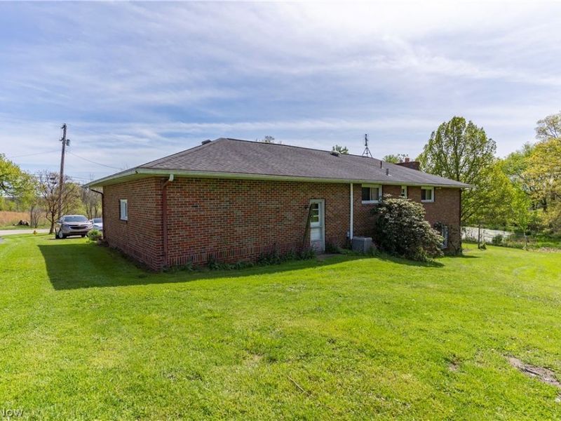 7903 E Liberty Street, Hubbard, OH 44425 Photo 6