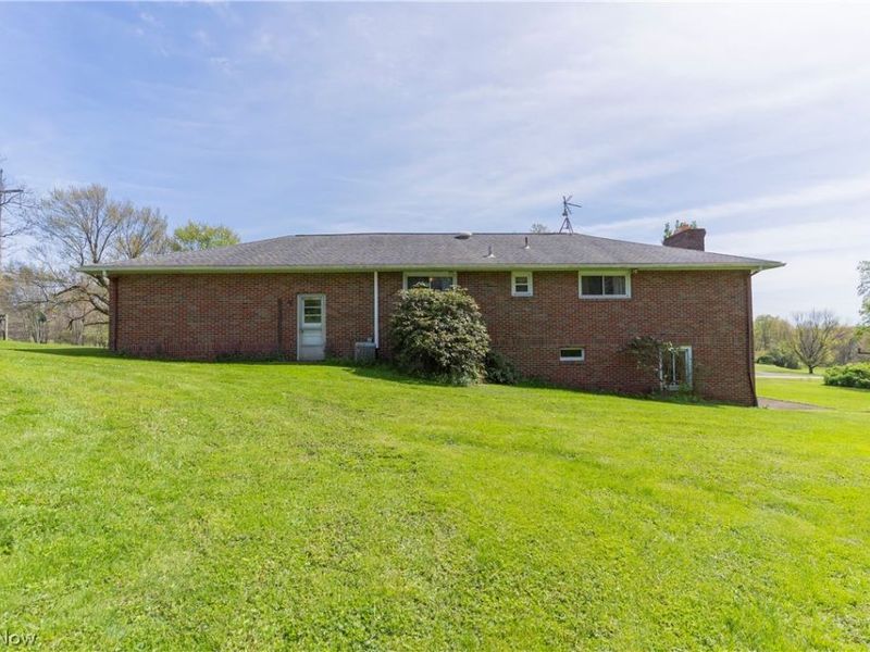7903 E Liberty Street, Hubbard, OH 44425 Photo 7